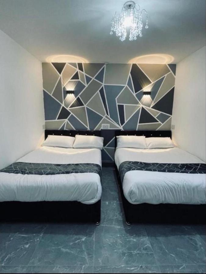 Entire 5 Star Luxury Whalley House Wifi Tv Luxury Μπέρνλεϊ Εξωτερικό φωτογραφία