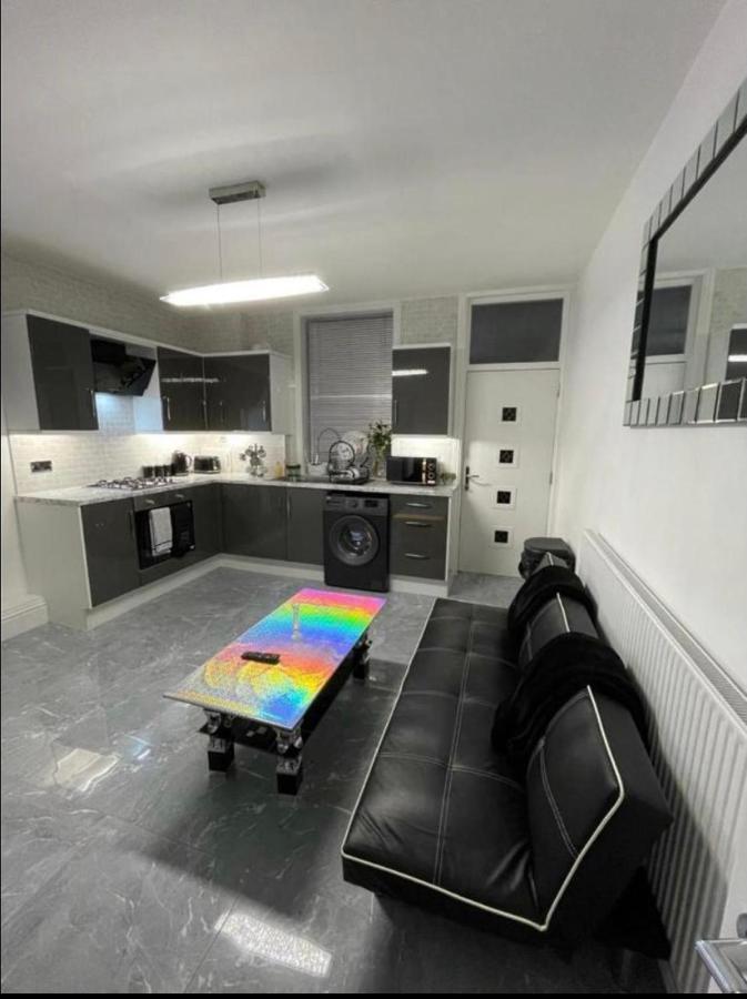 Entire 5 Star Luxury Whalley House Wifi Tv Luxury Μπέρνλεϊ Εξωτερικό φωτογραφία